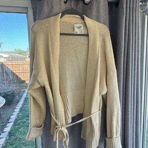 Abercrombie Women's Cream Sweater Cardigan